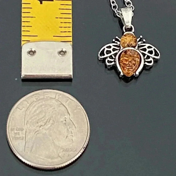 Pretty Silver and Amber Bee Bumblebee Honeybee Necklace New - Picture 4 of 4